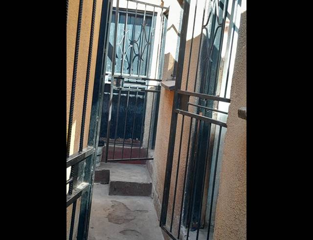 8 BEDROOM HOUSE FOR SALE IN TEMBISA EXT 11